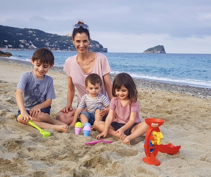 SOPRAVVISSUTA: STORIA DI UNA MAMMA SOLA CON 3 BAMBINI A SPOTORNO VS. ESTATE 2018