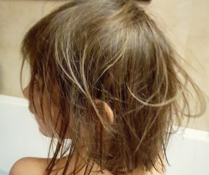 Districare nodi e capelli arruffati dei bambini