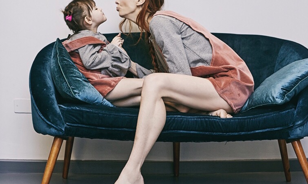 MINI-ME OUTFIT, QUANDO LE BIMBE VESTONO (TROPPO) DA DONNE