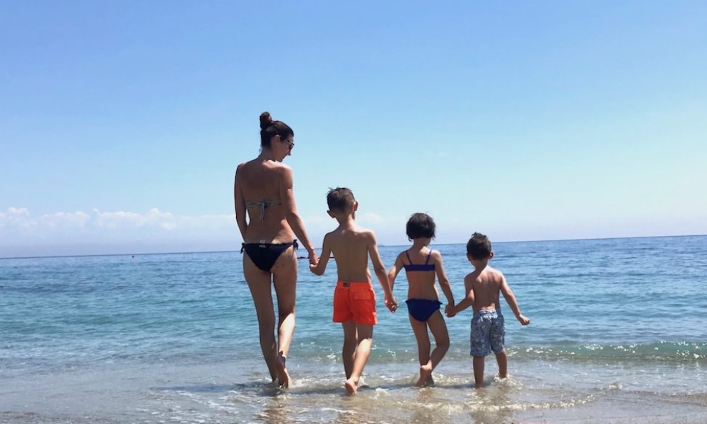 DA SOLA IN VACANZA AL MARE CON 3 BAMBINI… I FIGLI CRESCONO MA LA SFIDA CONTINUA!
