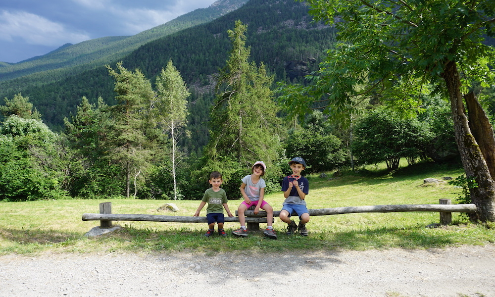UNA GIORNATA DA SOGNO PER I BAMBINI IN VAL D’AOSTA. VI PORTO TRA GLI ANIMALI DI MONTAGNA DEL PARCO FAUNISTICO DEL MONT AVIC.