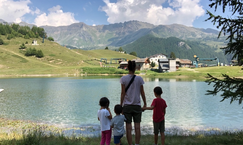 VISITARE CHAMOIS CON I BAMBINI, L’UNICO COMUNE ITALIANO SENZA AUTO RAGGIUNGIBILE CON LA FUNIVIA.