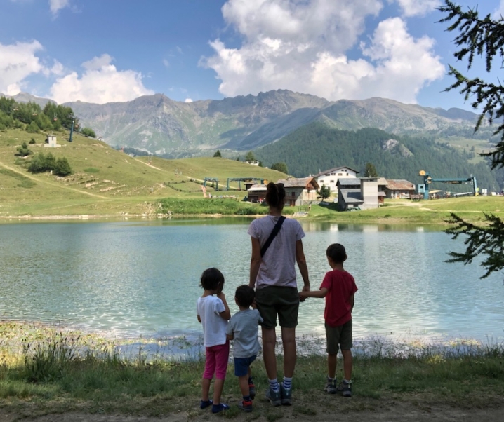VISITARE CHAMOIS CON I BAMBINI, L’UNICO COMUNE ITALIANO SENZA AUTO RAGGIUNGIBILE CON LA FUNIVIA.