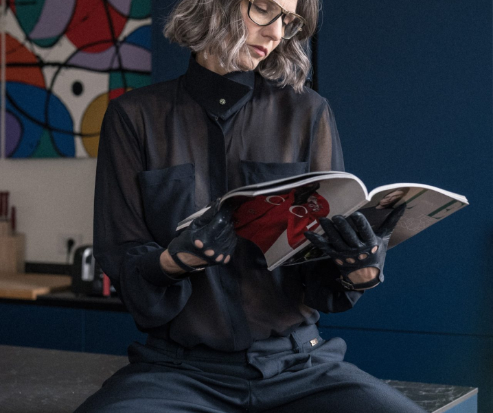 Luna, la camicia in georgette blu notte