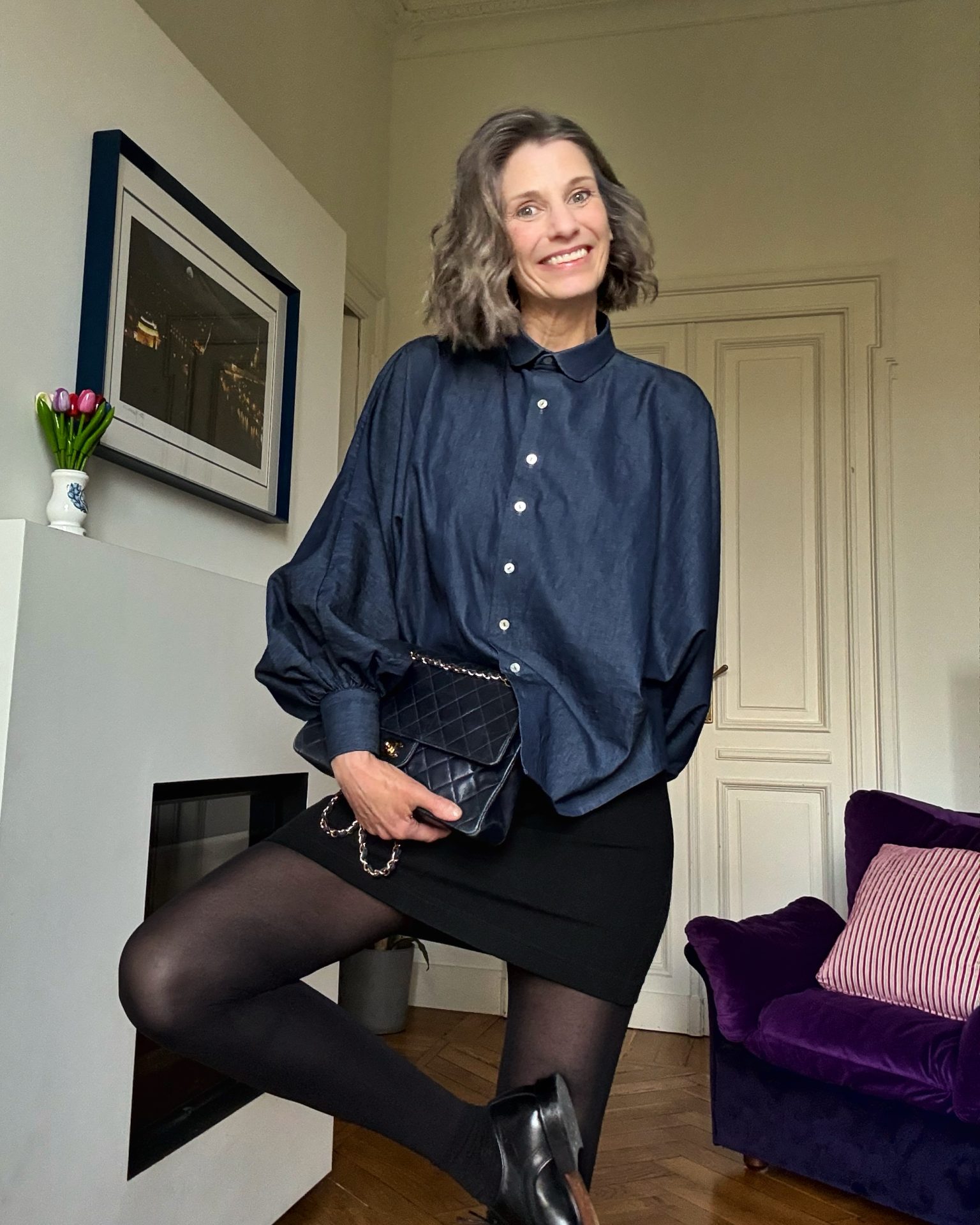 look con minigonna vintage Armani, camicia denim capsule Marie e borsa Chanel vintage