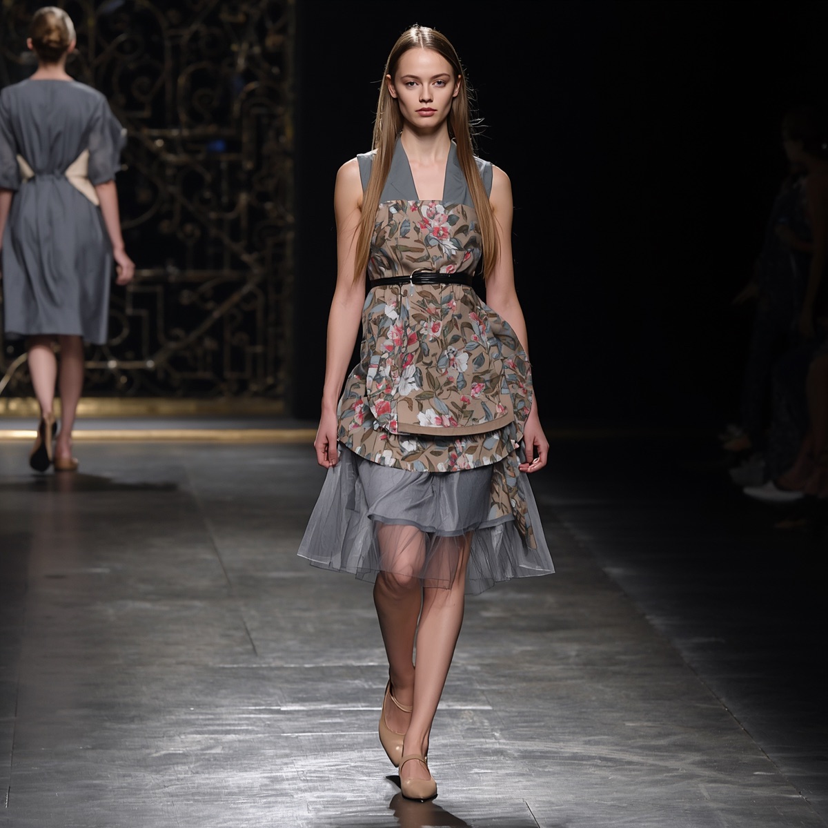 runway fashion grembiule look concettuale sfilata