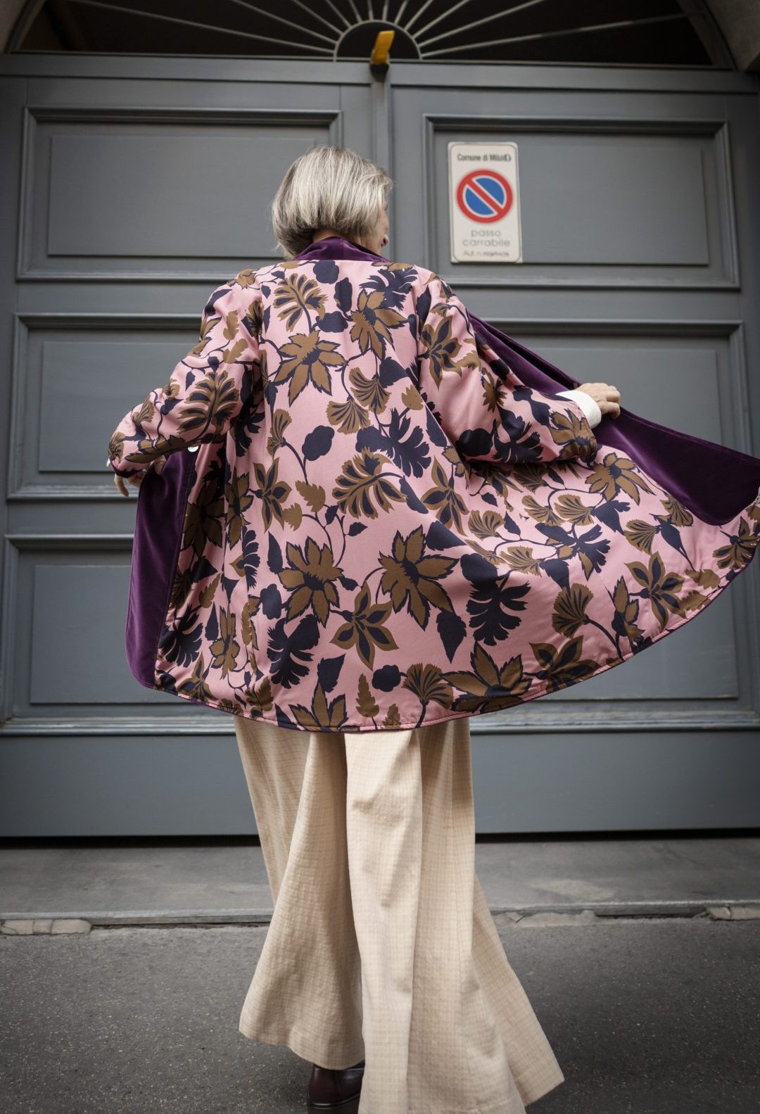 Look Blue Deep con volumi morbidi, colori e dettagli ricercati